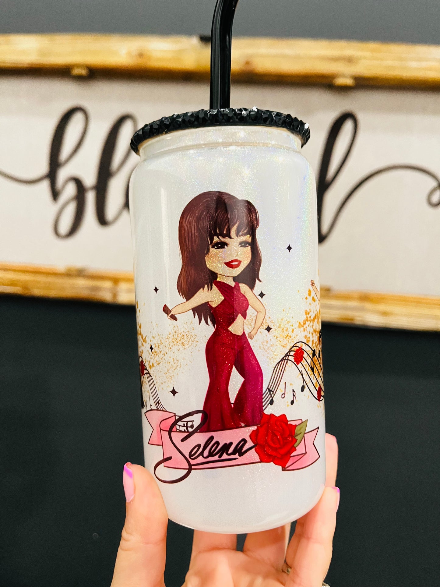 Selena Glass can